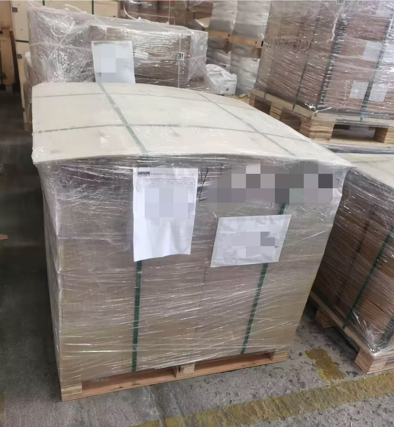 El sellador de poliuretano hidrófilo de expansión de color negro está listo para su envío.