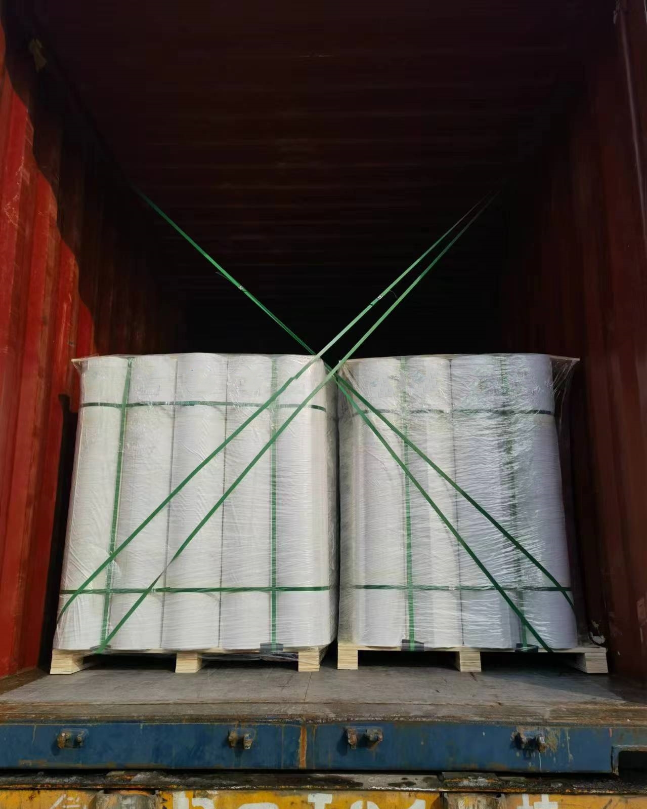 Membrana preaplicada autoadhesiva de HDPE de 1,2 m de ancho lista para su envío.