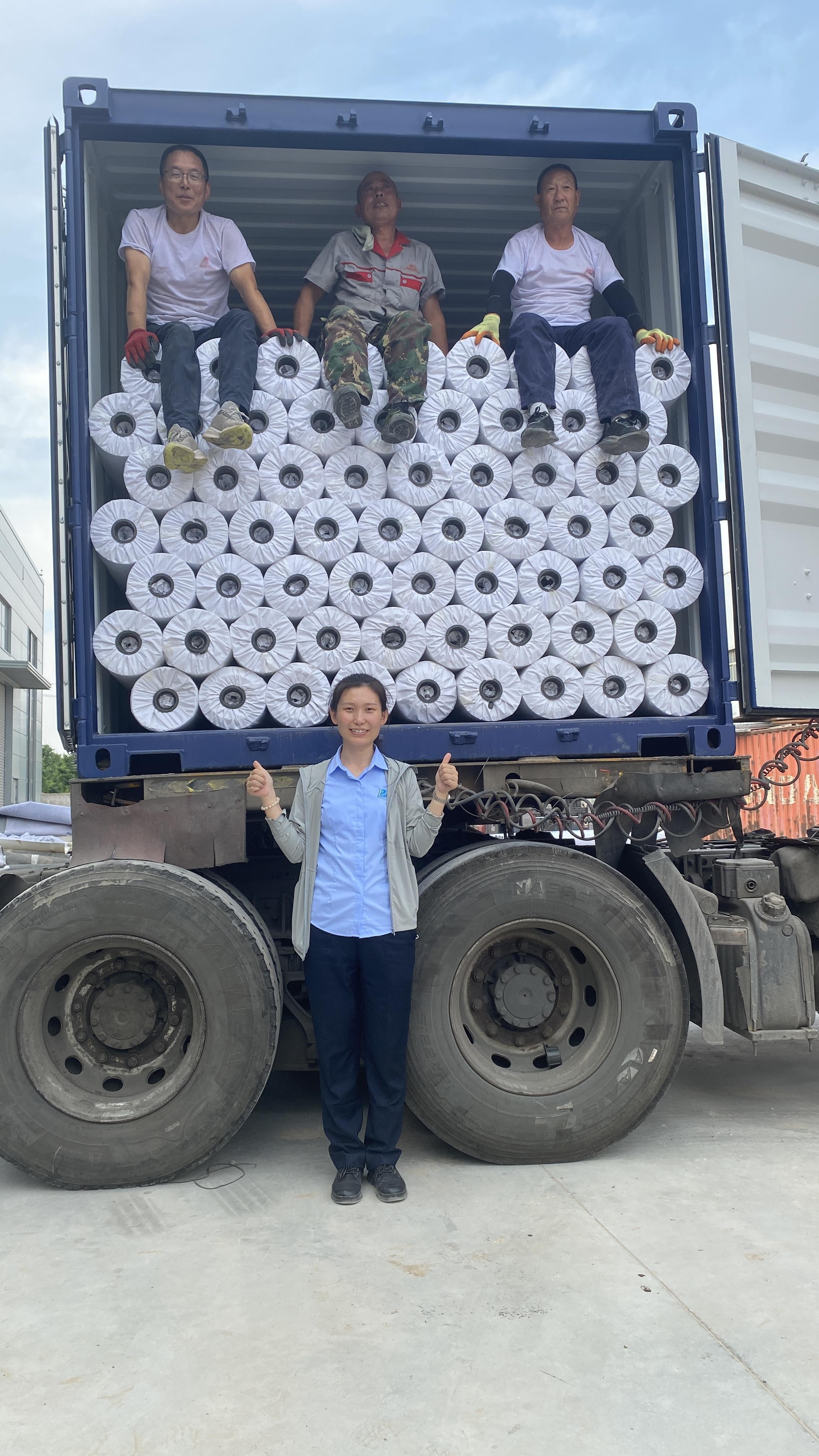 Membrana de PVC PENNFLEX y rondanas de fijación que se envían hoy